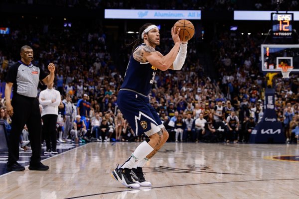 爱策略 阿隆-戈登怒射10记三分 追平罗齐尔保持的NBA揭幕战三分命中纪录